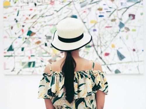 مینیمالیسم و ​​ذهن آگاهی: پرورش حضور در دنیایی شلوغ